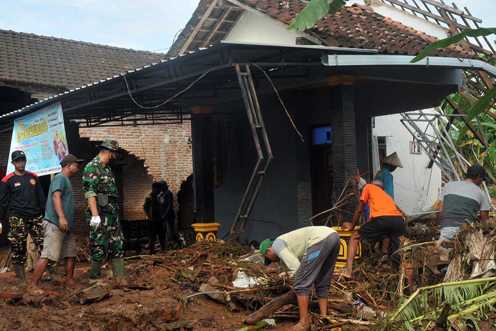 Banjir Bandang Di Pati Rusak Puluhan Rumah Earga Bisnis