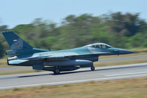 4 Pesawat F 16 Take Off Dari Lanud Iswahyudi Bawa 16 Bom MK 82 Mau