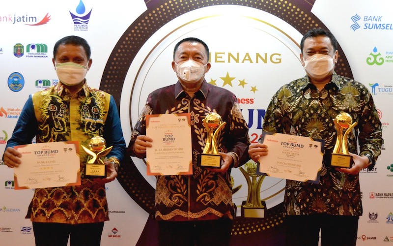 Bank Kalsel Raih Anugerah Pembina, TOP BUMD & CEO Terbaik Nasional dari Majalah Top Business./JIBI - Istimewa