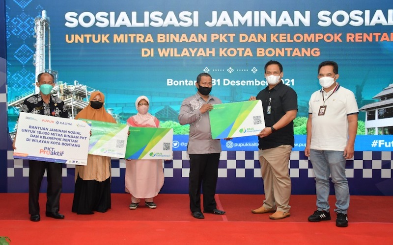 PT Pupuk Kalimantan Timur (Pupuk Kaltim/PKT) memfasilitasi pendaftaran program Jaminan Sosial Ketenagakerjaan bagi 15.000 warga Bontang, yang terdiri dari mitra binaan perusahaan dan pekerja golongan rentan dari berbagai sektor pada Jumat (31/12)./JIBI-Istimewa
