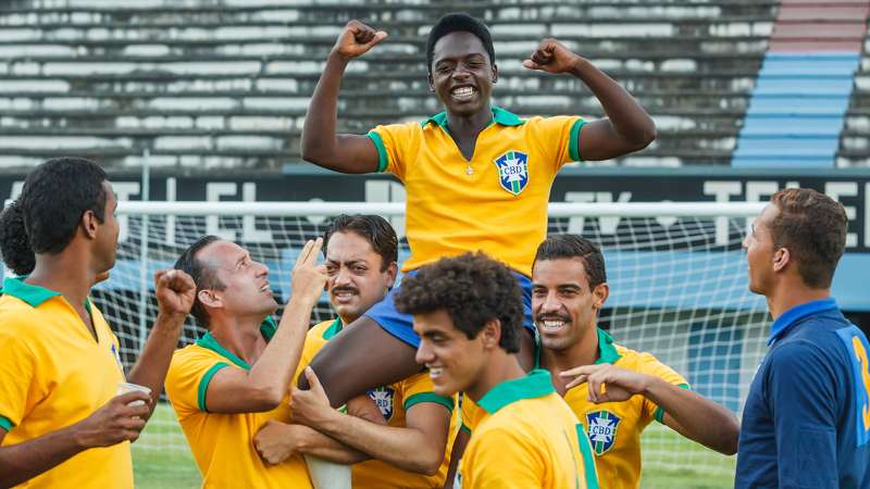 Sinopsis Pele: Birth of a Legend, Kisah Legenda Sepak Bola Brazil, Tayang di Bioskop Trans TV Malam Ini