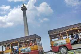 LIBUR LEBARAN: Warga Dari Luar Jakarta Berbondong ke Monas