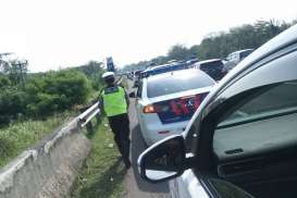 Macet di Palikanci, Polisi Sisir Kendaraan yang Berhenti di Pinggir Jalan