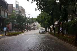 Banjir di Mana-mana, Sejumlah Ruas Jalan Tak Bisa Dilewati Kendaraan