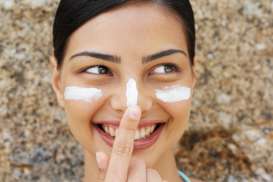 Ladies! Ini 5 Mitos Penggunaan Sunscreen