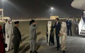 Momen Prabowo Beri Hormat Jokowi di Bandara Abu Dhabi