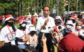 Momen Jokowi Ajak Anak-anak Bermain Sulap di Hari Anak Nasional