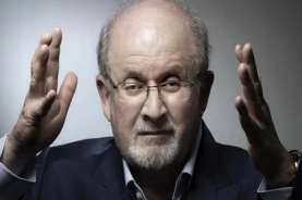 Ditikam, Salman Rushdie Pakai Ventilator dan Tidak Dapat Berbicara