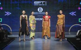 Desainer Wignyo Rahardi Hadirkan Koleksi Eksotis Bermotif Batik Lumajang