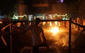 Menengok Permainan Ekstrem Warga Kabupaten Cirebon, Menggiring Bola Api