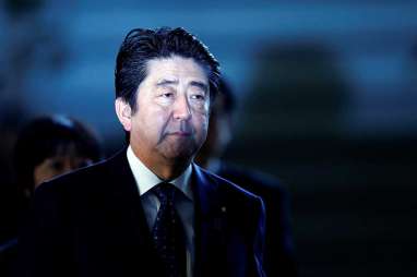 Ungkapkan Duka Cita, Dipo Alam Serahkan Lukisan Shinzo Abe ke Dubes Jepang