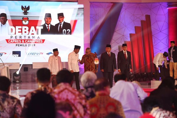 Rangkuman Debat Capres 17 Januari 2019 Dari Sindiran Prabowo Soal Aparat Serangan Balik Jokowi Hingga Gengsi Tunjukkan Apresiasi Kabar24 Bisnis Com