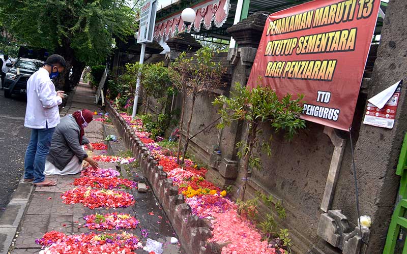 Ziarah Kubur Dari Luar Pemakaman Bisnis Com