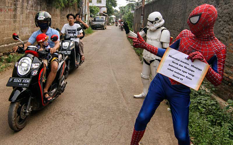 Super Hero Di Depok Ngamen Keliling Kampung Demi Mendapatkan Rupiah Bisnis Com