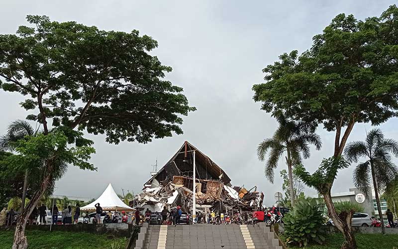 Gempa Terkini Bandung / Gempa Kembali Guncang Donggala, Ribuan Warga