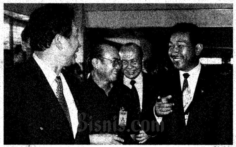 Tommy Soeharto tengah meresmikan Timor Workshop Sport Division di daerah Sentul, Bogor, Jawa Barat, pada Senin (20/4 - 1998)/Koran Bisnis Indonesia