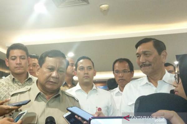 Menteri Pertahanan Prabowo Subianto dan Menko Kemaritiman dan Investasi Luhut Binsar Pandjaitan memberikan keterangan seusai pertemuan di Jakarta, Kamis (7/11/2019). - ANTARA