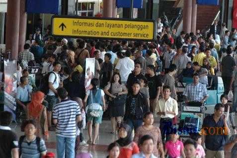 Pemerintah Setuju Surcharge Tiket Pesawat, YLKI Minta Transparan