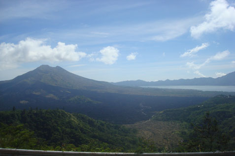 Pegunungan hijau. Indonesia kekuarangan geopark - JIBI