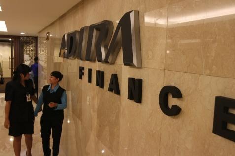 Adira juga menerbitkan obligasi Rp1,5 triliun sebagai bagian dari penawaran umum berkelanjutan II tahap III yang dicatatkan di Bursa Efek Indonesia pada 16 Mei 2014.  - Bisnis.com