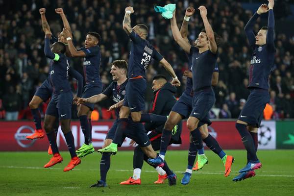 Pemain PSG merayakan kemenangan 4-0 atas Barcelona di leg pertama babak 16 Liga Champions di Paris, Prancis, Selasa (14/2/2017) atau Rabu (15/2/2017) dini hari WIB. - Reuters