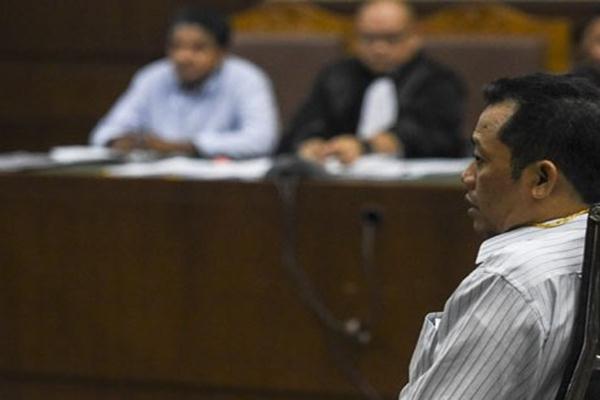 Direktur Operasional PT Rakabu Sejahtera Arif Budi Sulistyo (kedua kanan) menjadi saksi pada sidang kasus dugaan suap pengurusan pajak dengan terdakwa Ramapanicker Rajamohanan Nair di Pengadilan Tipikor, Jakarta, Senin (20/3/2017). - Antara