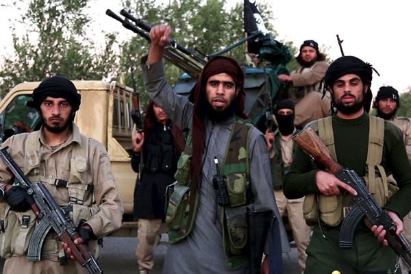 Para militan ISIS - Reuters