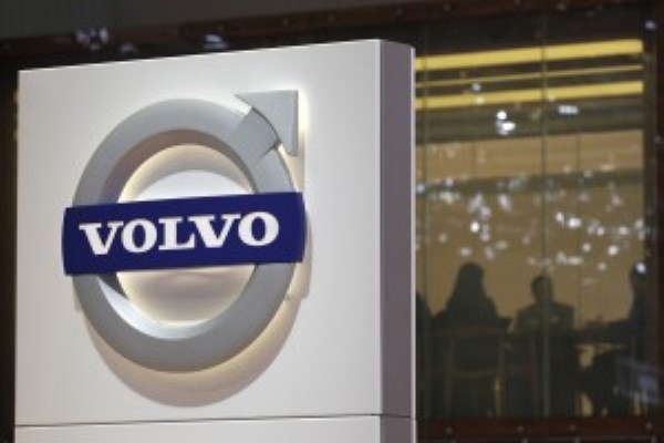 Logo Volvo - Reuters/Denis Balibouse