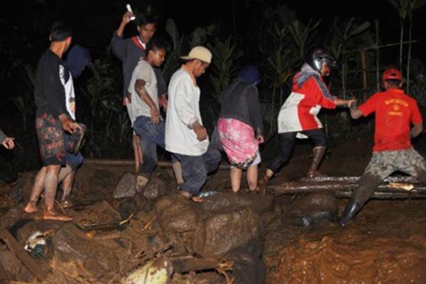 Banjir Bandang Magelang: Alat Berat Dikerahkan Cari Korban