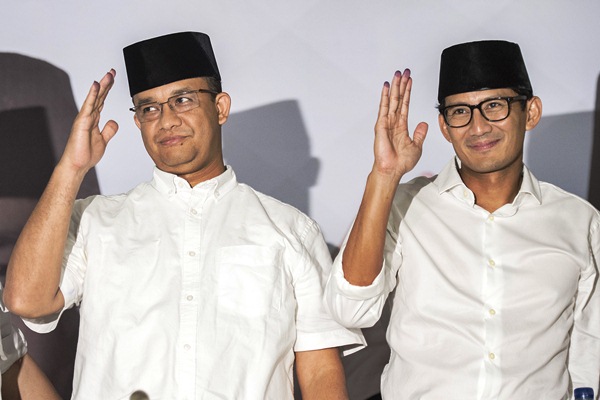 Pasangan Gubernur dan Wakil Gubernur DKI Jakarta terpilih Anies Baswedan (kiri) dan Sandiaga Uno - Antara/Aprillio Akbar