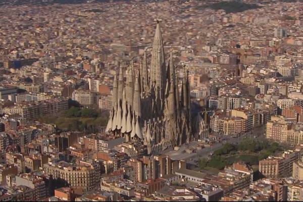 adlah Gereja Katolik Roma di Barcelona Spanyol, La Sagrada Familia - Istimewa