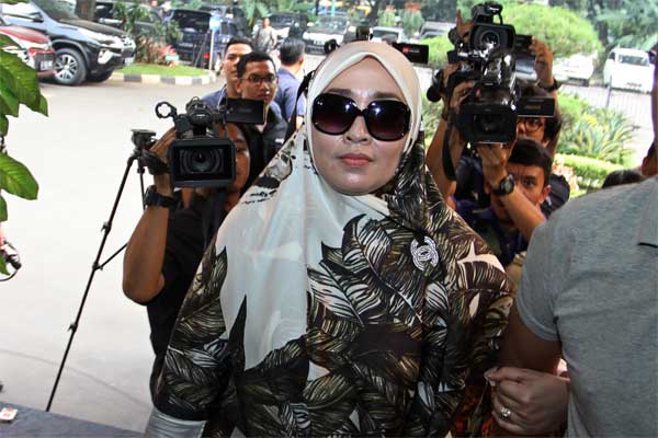Saksi kasus dugaan pornografi Firza Husein tiba di Ditreskrimsus Polda Metro Jaya untuk menjalani pemeriksaan, di Jakarta, Selasa (16/5). - Antara/Galih Pradipta