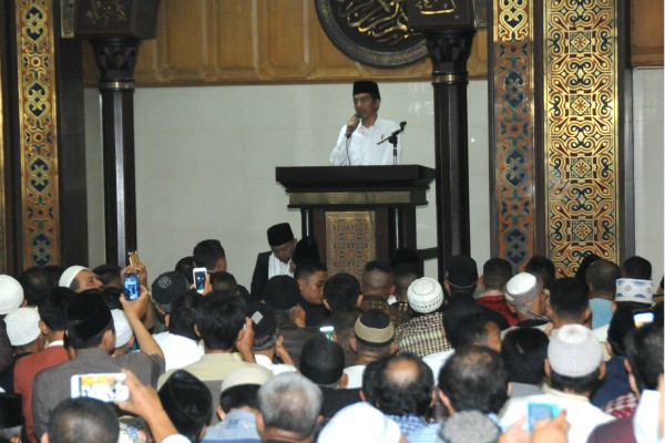 Presiden Jokowi Memberikan Sambutan di Hadapan Jemaah Salat Jumat di Masjid Agung Tasikmalaya, Jumat (9/6/2017) - Setkab