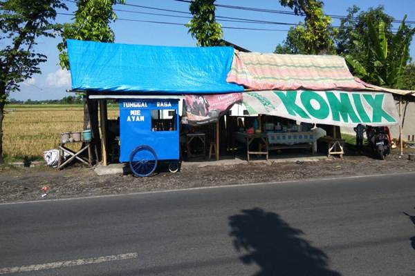Sepanjang perjalanan dari Banyuwangi - Lumajang, Tim Bisnis Indonesia Liputan Lebaran Jelajah Jawa Bali (LL JJB) 2017, menemukan hanya sedikit rumah makan yang beroperasi - Bisnis/Agne Yasa