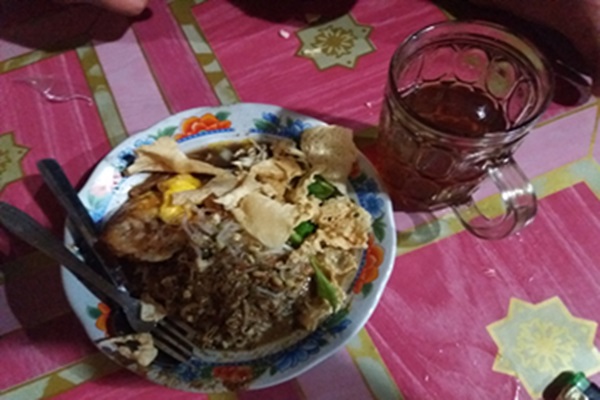 Mampir Surabaya, Jangan Lupa Santap Nasi Pecel Pucang untuk Makan Malam