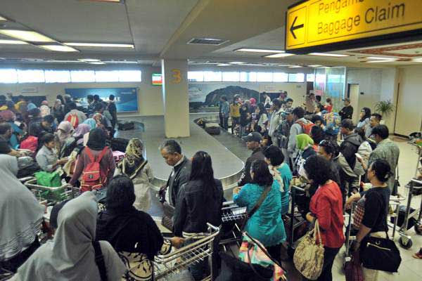 Video Viral Pria Suspect Corona Diamankan Di Bandara Minangkabau Akhirnya Ngaku 3 Hari Sesak Napas Halaman All Tribun Mataram