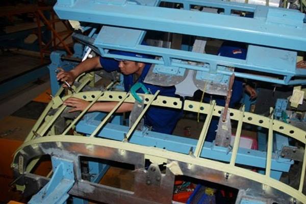 Perakitan Pesawat N219 Teknisi melakukan tahapan proses perakitan salah satu Pesawat N219 di Hanggar Assembly Line N219 PT. Dirgantara Indonesia (PT. DI), Bandung, Jawa Barat - Antara