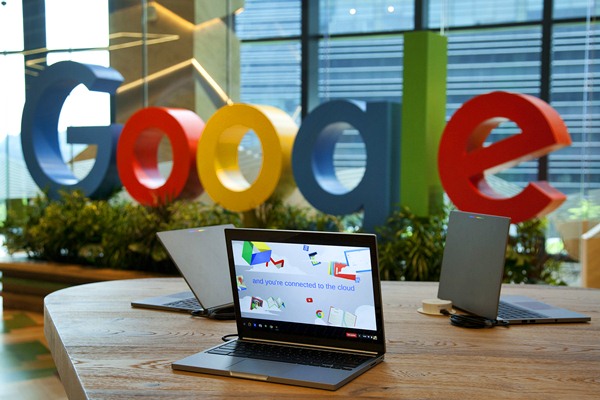 Logo Google. - Bloomberg/Ore Huiying