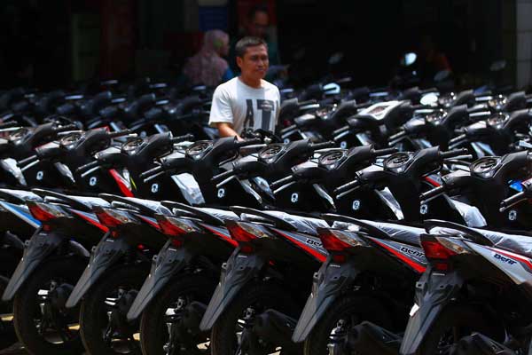 PASAR SEPEDA  MOTOR Penjualan di Luar Prediksi Koran 