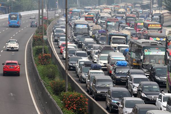 Aptrindo Tolak Batasan Waktu Operasi Truk  Tol  Jakarta 