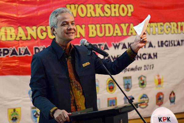Gubernur Jawa Tengah Ganjar Pranowo memberikan sambutan pada pembukaan Workshop Pembangunan Budaya Integritas di Gedung KPK Lama, Jakarta, Selasa (31/10). - ANTARA/Wahyu Putro A