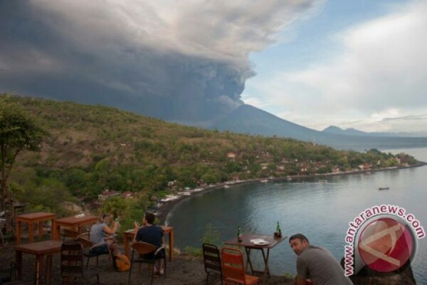 Saat Ini, Gunung Agung Bali Terus Alami Tremor Cukup Besar