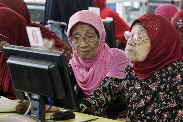 Anies Luncurkan Tunjangan Lansia  Mirip Gagasan Ahok