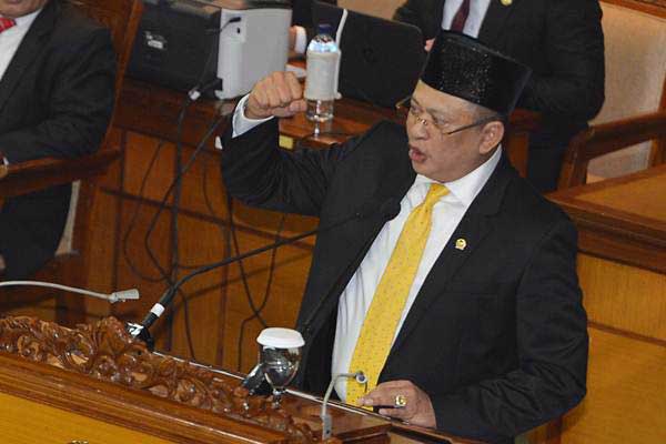 Ketua DPR Bambang Soesatyo menyampaikan sambutan seusai dilantik sebagai Ketua DPR dalam rapat paripurna DPR, di Kompleks Parlemen, Senayan, Jakarta, Senin (15/1). - ANTARA/Wahyu Putro A