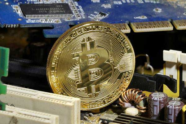 Ilustrasi bitcoin. - Reuters/Dado Ruvic