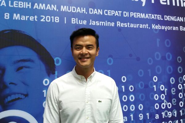Brand Ambassador Bank Permata Dion Wiyoko dalam peluncuran teknologi Voice ID di Jakarta, Kamis (8/3). - Bisnis/Nur Faizah Al Bahriyatul Baqiroh