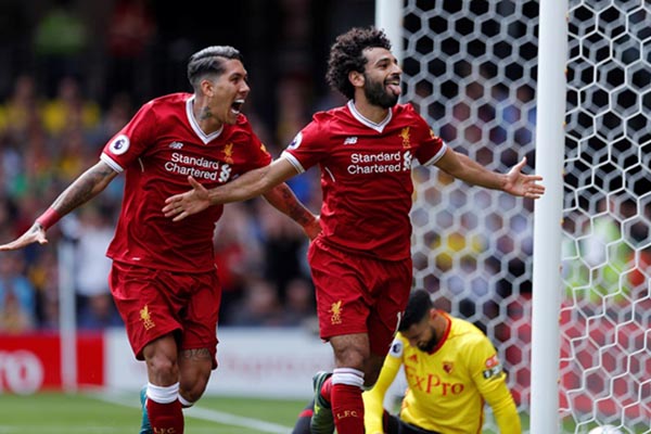 Dua ujung tombak Liverpool, Mohamed Salah (kanan) dan Roberto Firmino. - Reuters
