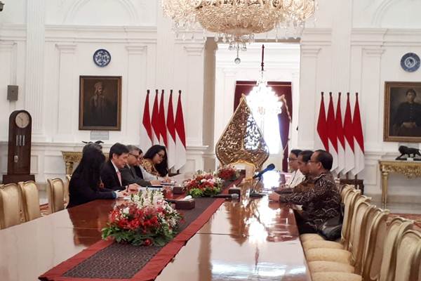 Presiden Joko Widodo (kedua kanan) menerima kunjungan kehormatan Sekretaris Jenderal Asean Dato Lim Jock Hoi beserta delegasi di Istana Merdeka, Jakarta, Jumat (23/3/2018). - JIBI/Amanda Kusumawardhani
