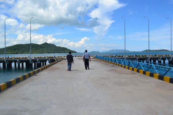 Pelabuhan Teluk Tapang di Pasaman Barat, Sumatra Barat. - Antara