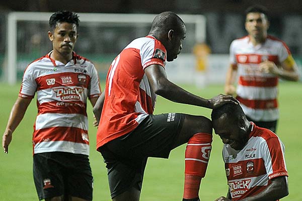 Pemain Madura United merayakan gol ke gawang PS Tira. - Liga-Indonesia.id